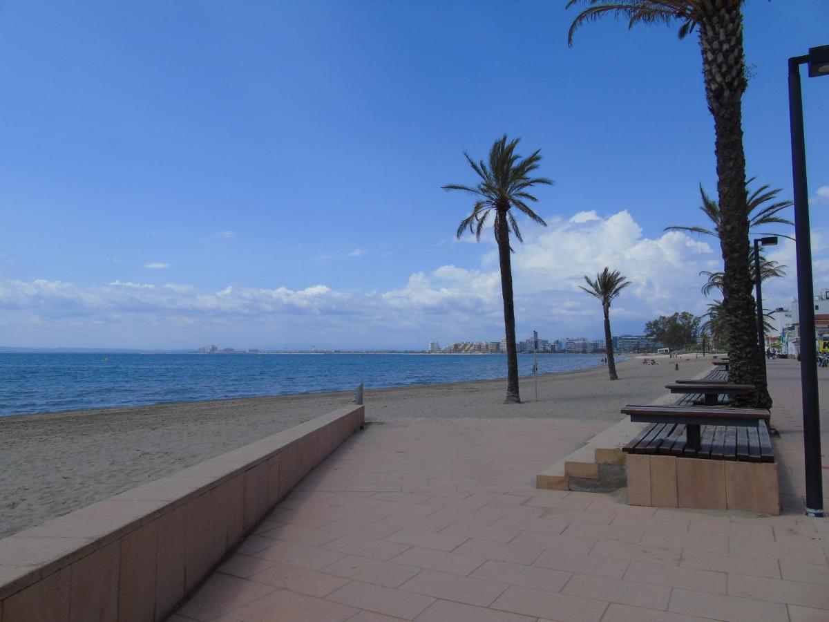 Appartement Premiere Ligne De Mer Avec Piscine Росес Екстер'єр фото