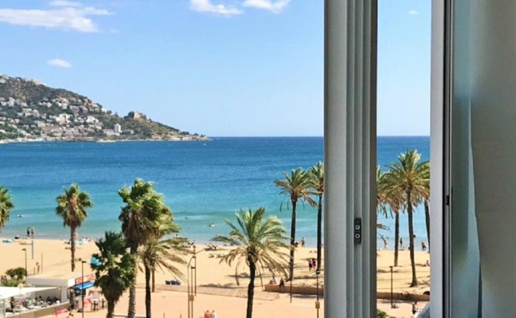 Appartement Premiere Ligne De Mer Avec Piscine Росес Екстер'єр фото