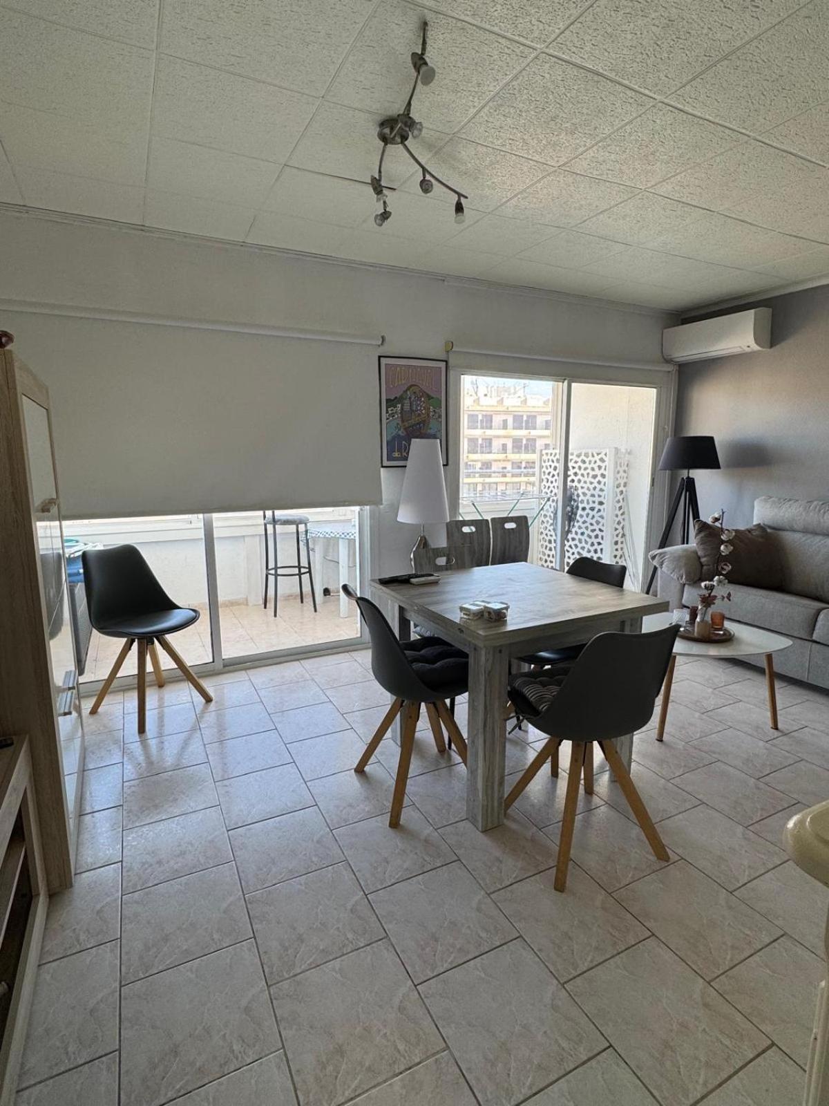 Appartement Premiere Ligne De Mer Avec Piscine Росес Екстер'єр фото