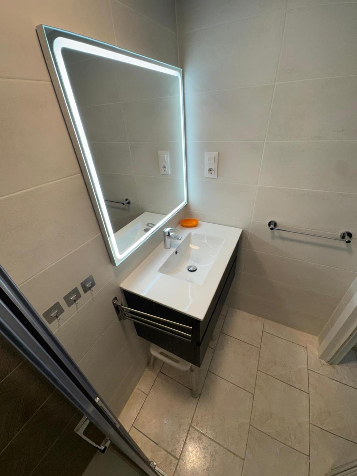 Appartement Premiere Ligne De Mer Avec Piscine Росес Екстер'єр фото